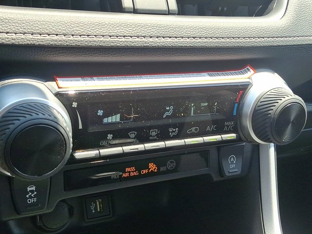 Vehicle image 13 of 24