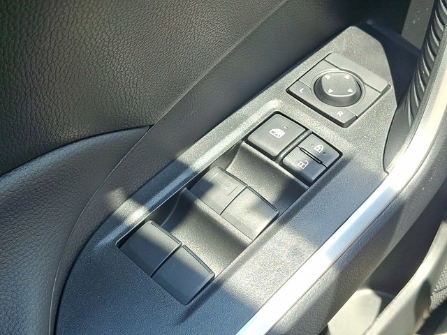 Vehicle image 21 of 24