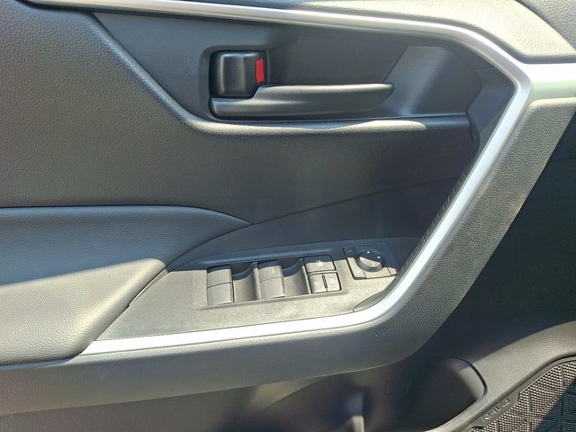 Vehicle image 10 of 24
