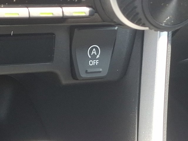 Vehicle image 18 of 24