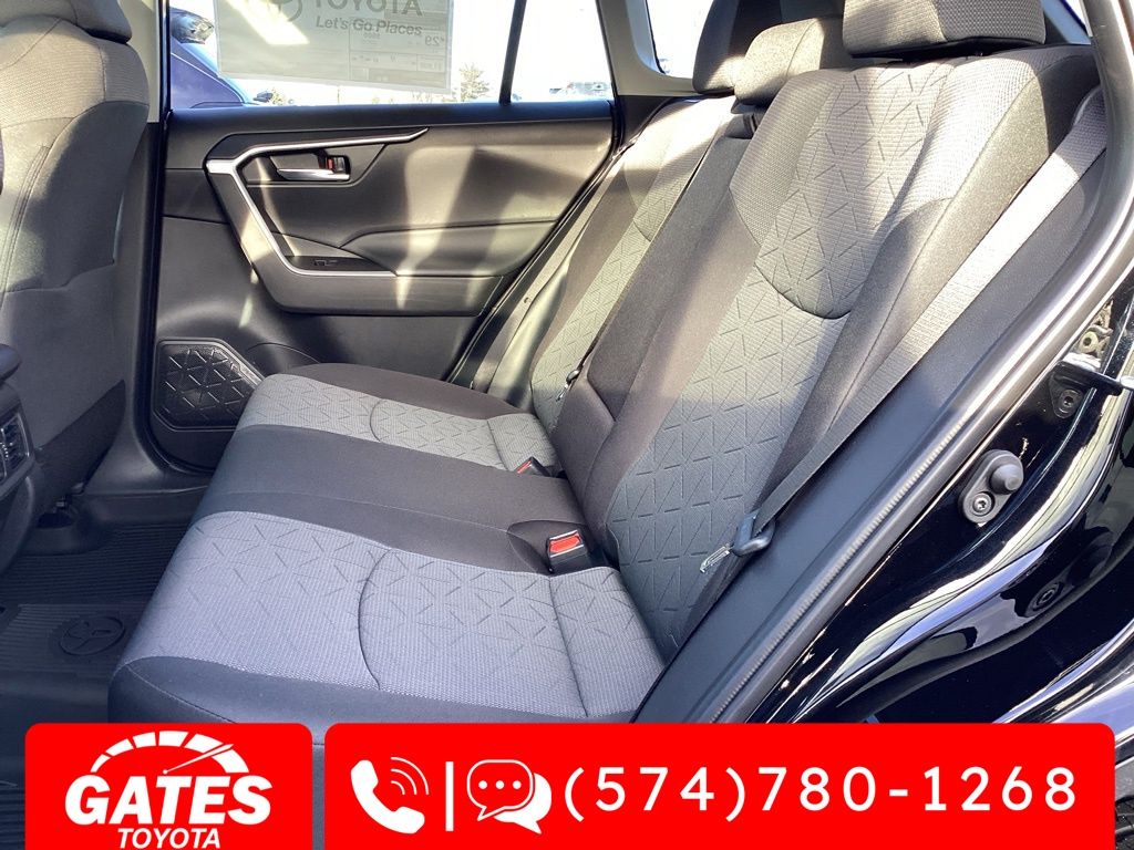 2025 Toyota RAV4 XLE Image 7 of 20