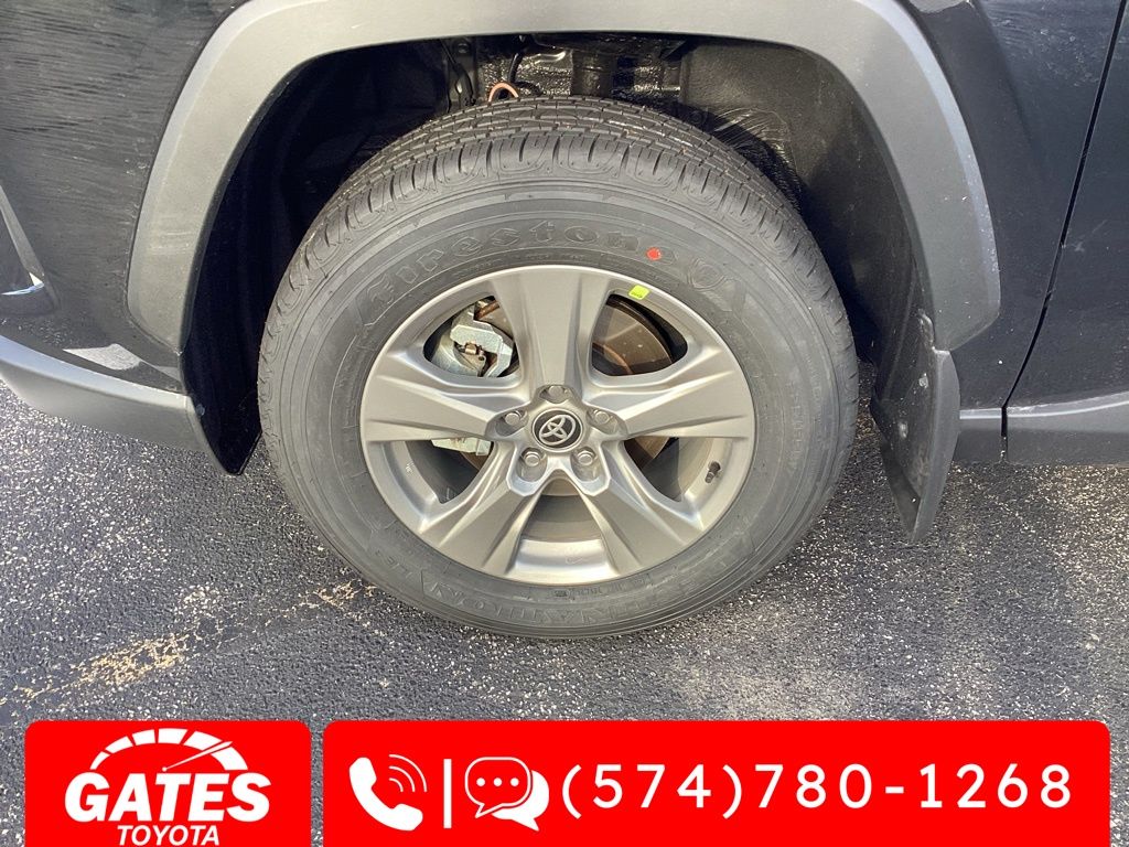 2025 Toyota RAV4 XLE Image 5 of 20