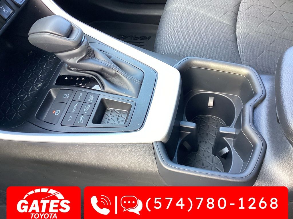 2025 Toyota RAV4 XLE Image 18 of 20