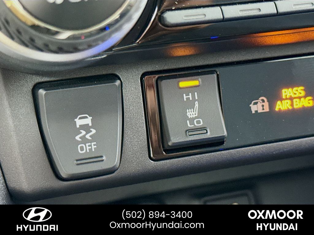 Vehicle image 14 of 32