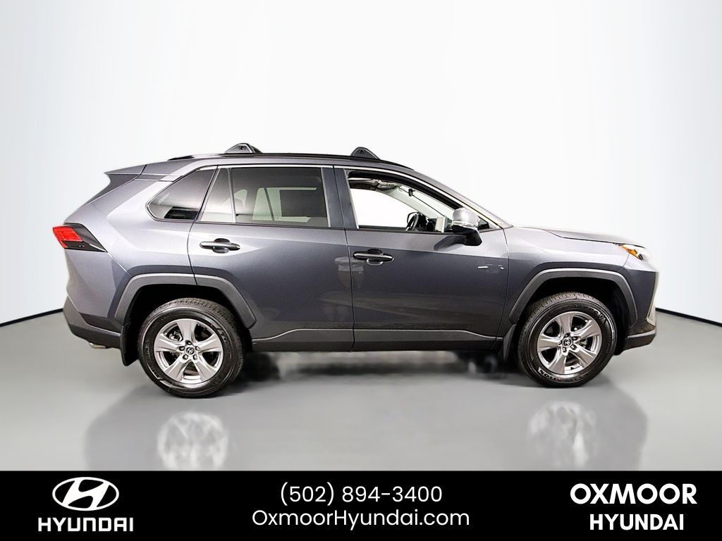 Vehicle image 4 of 32