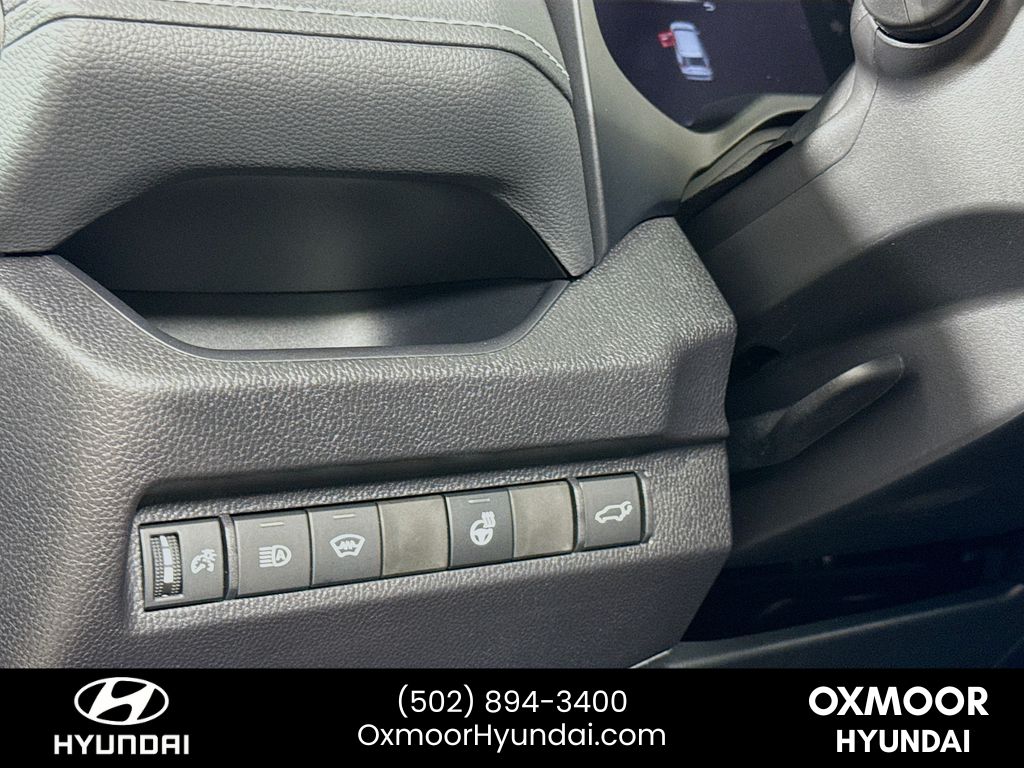 Vehicle image 13 of 32