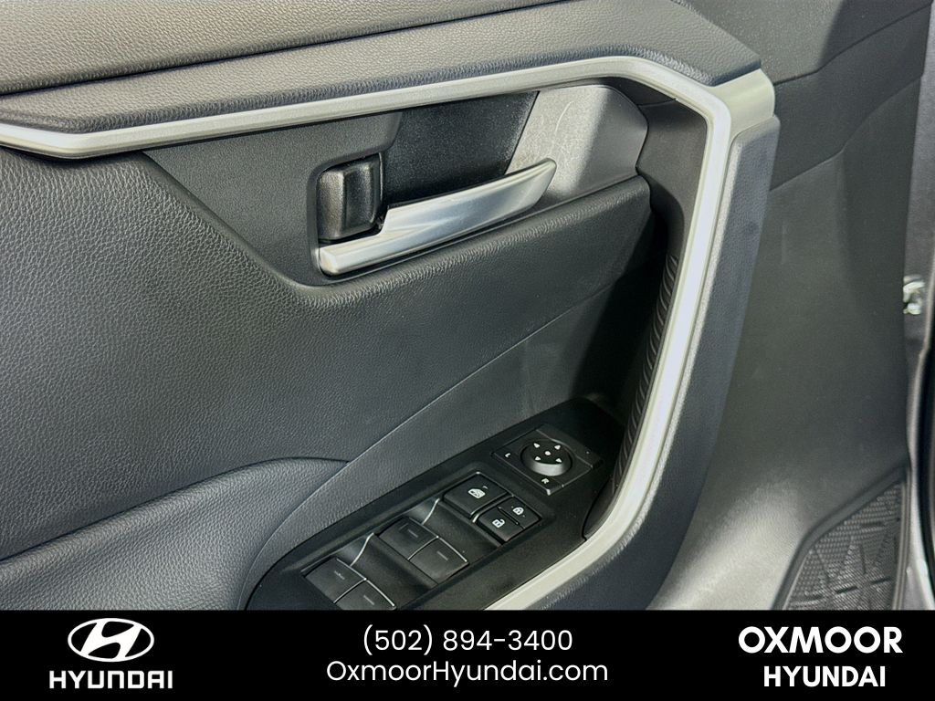 Vehicle image 12 of 32