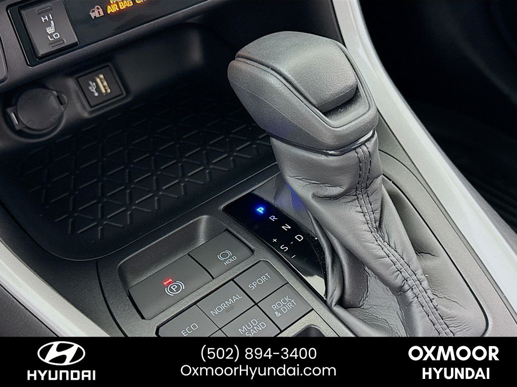 Vehicle image 17 of 32