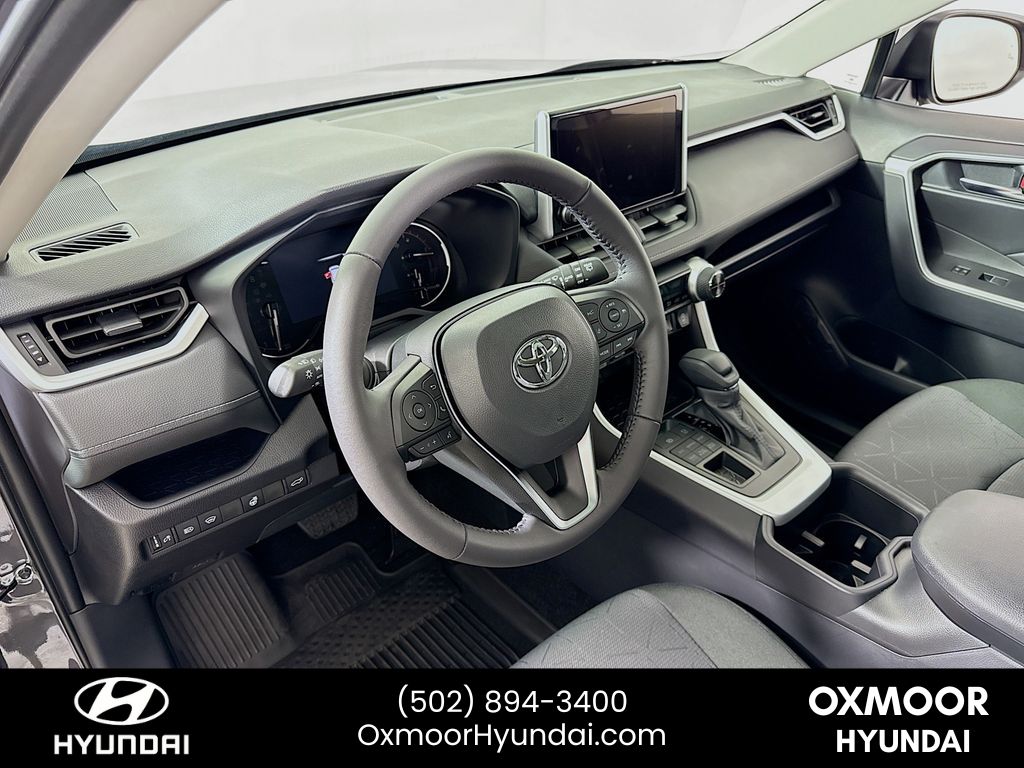 Vehicle image 24 of 32
