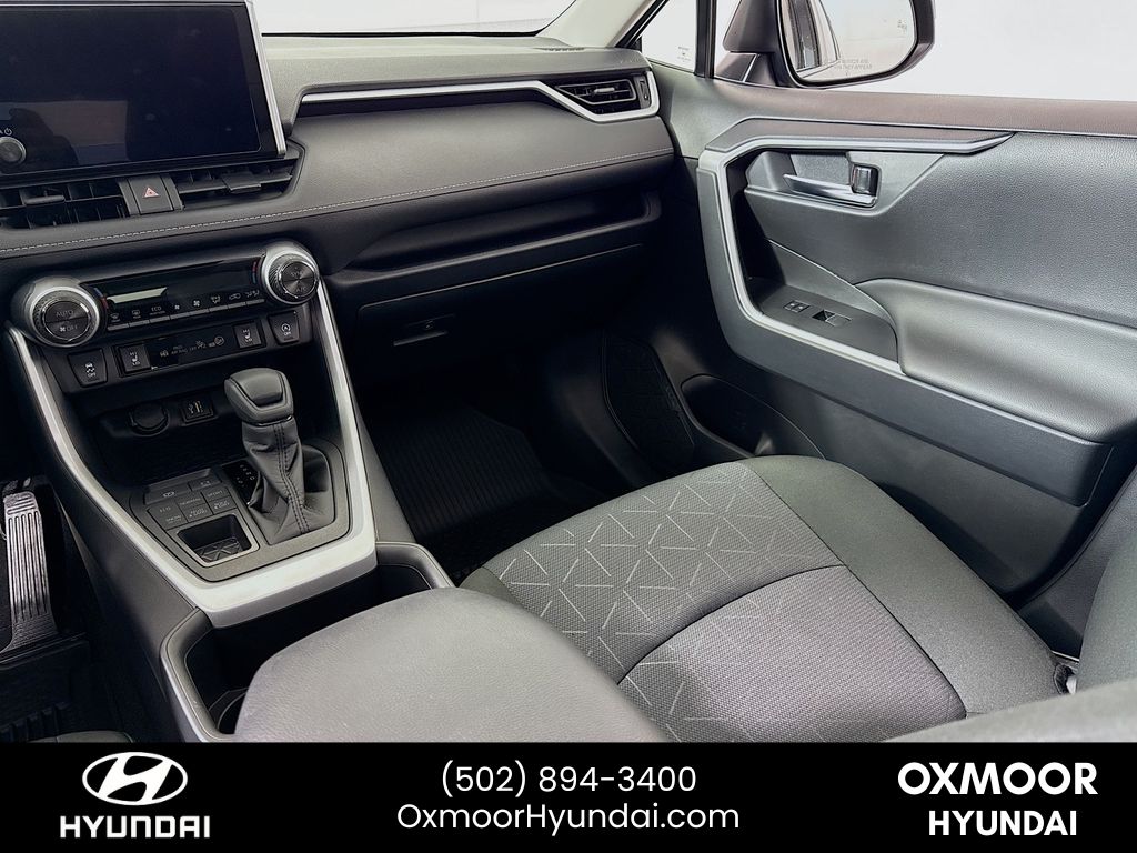 Vehicle image 23 of 32