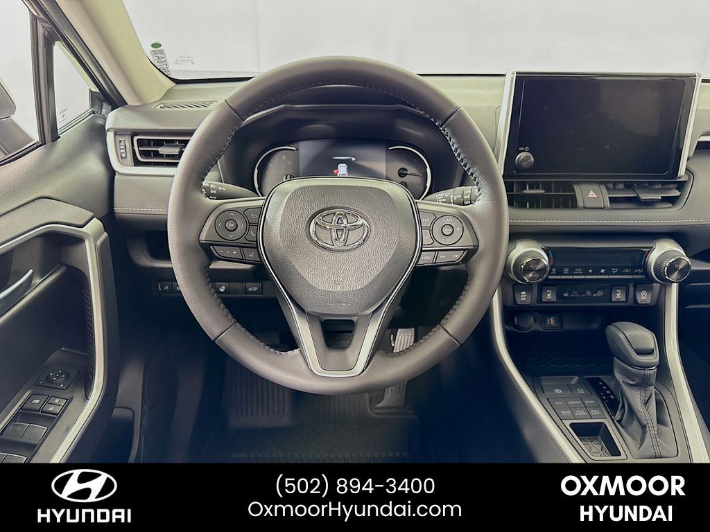 Vehicle image 26 of 32