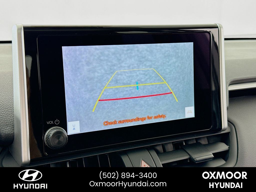 Vehicle image 10 of 32