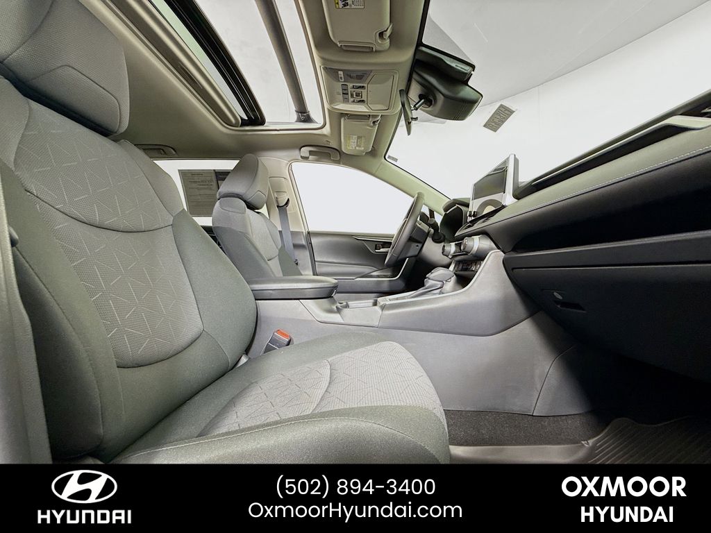 Vehicle image 19 of 32
