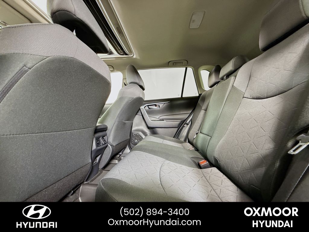 Vehicle image 16 of 32