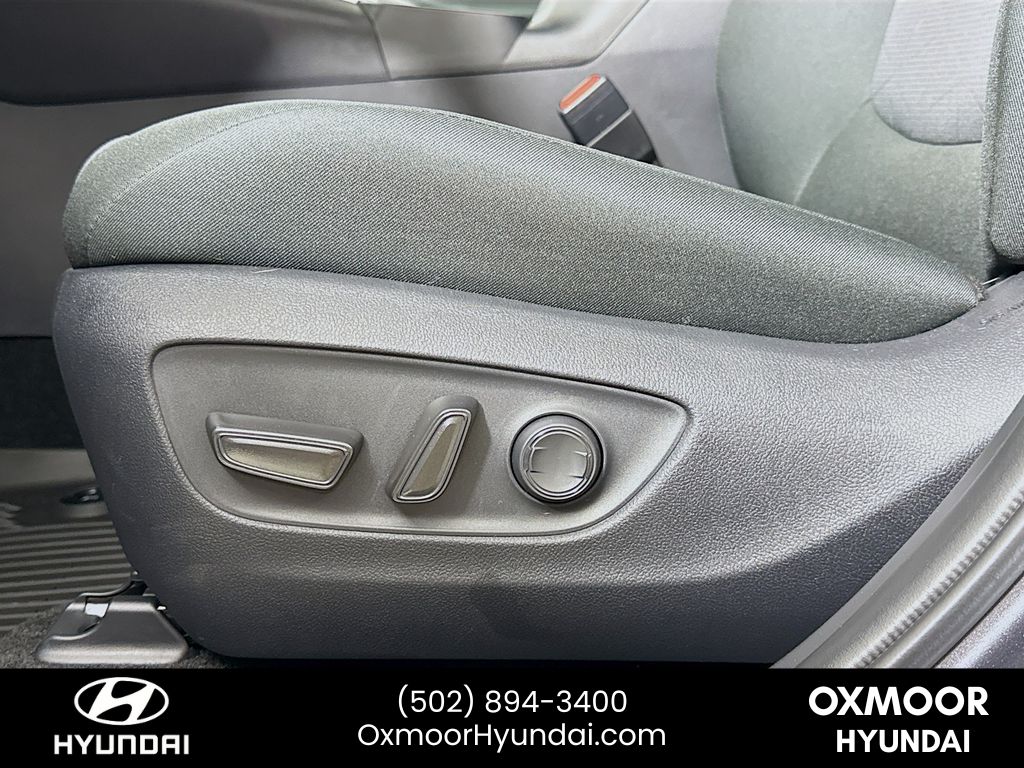 Vehicle image 11 of 32