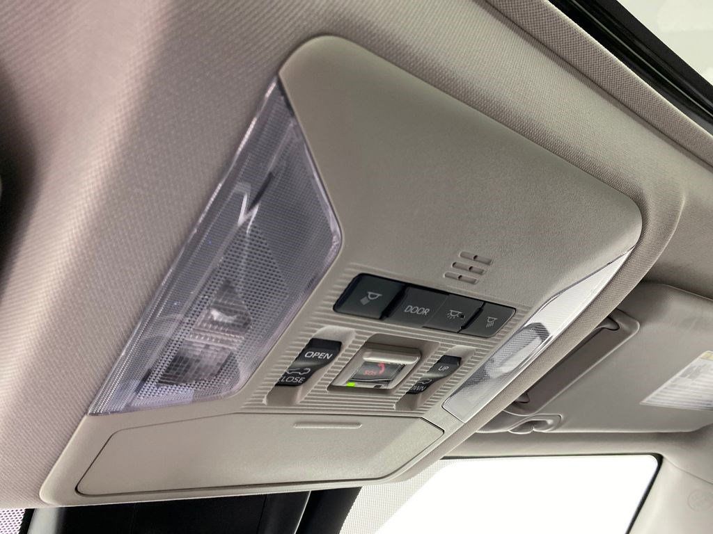 2025 Toyota RAV4 XLE Image 22 of 29