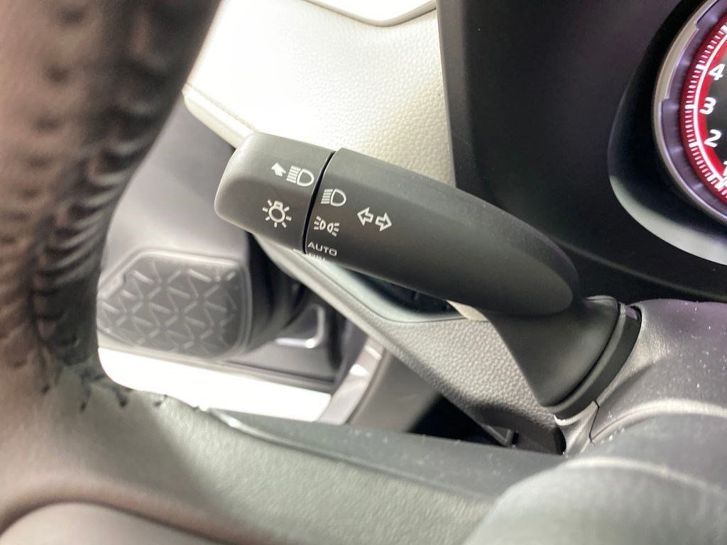 2025 Toyota RAV4 XLE Image 18 of 29