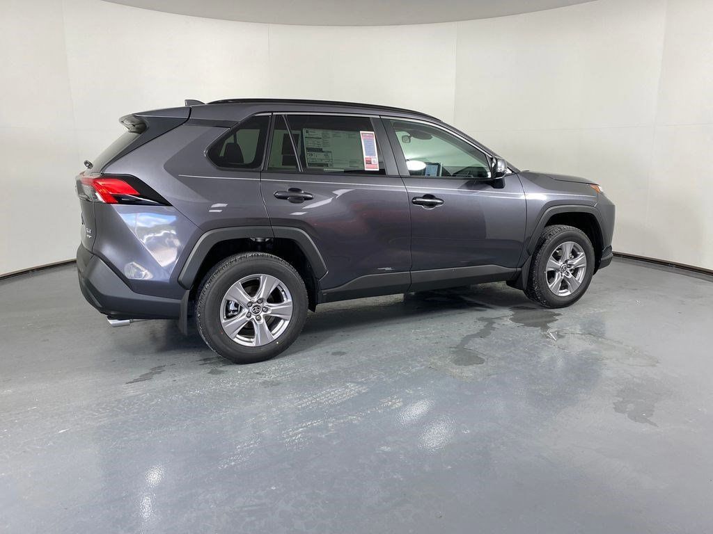 2025 Toyota RAV4 XLE Image 4 of 29