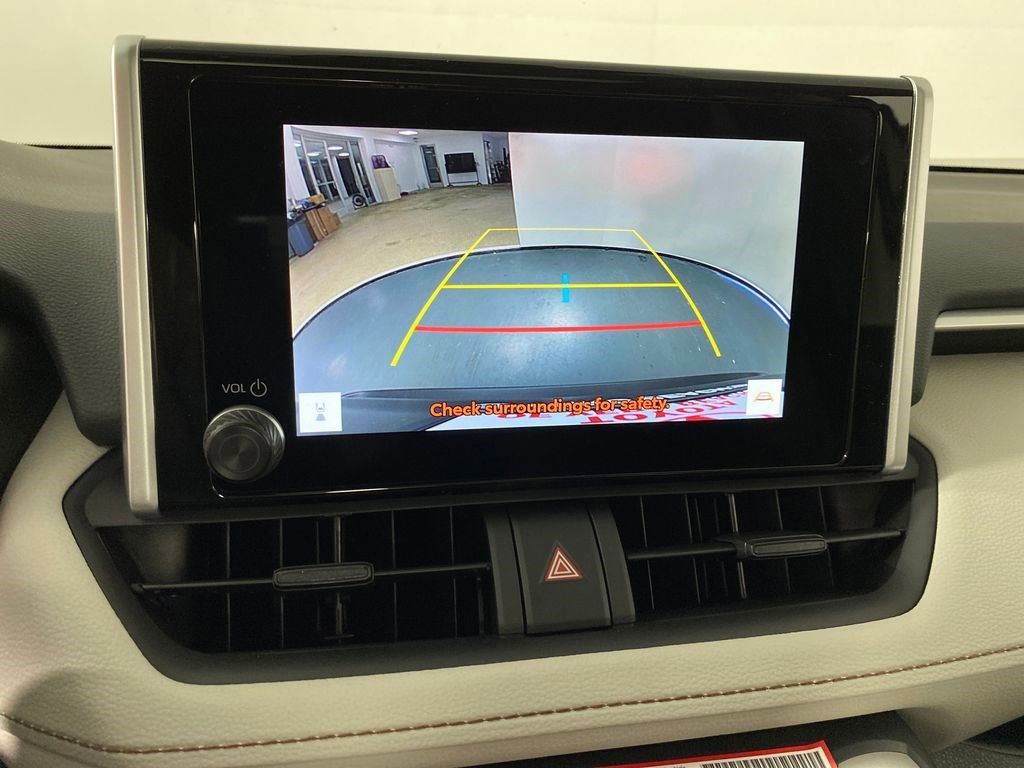 2025 Toyota RAV4 XLE Image 15 of 29