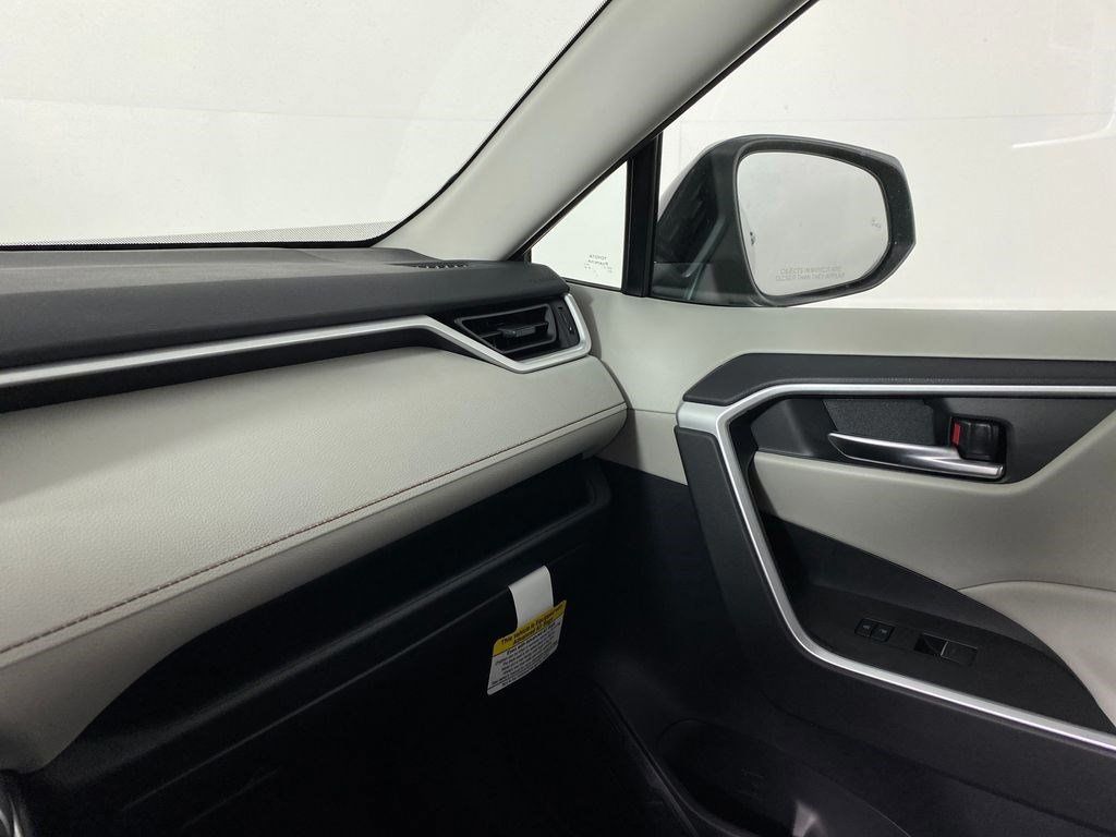 2025 Toyota RAV4 XLE Image 11 of 29