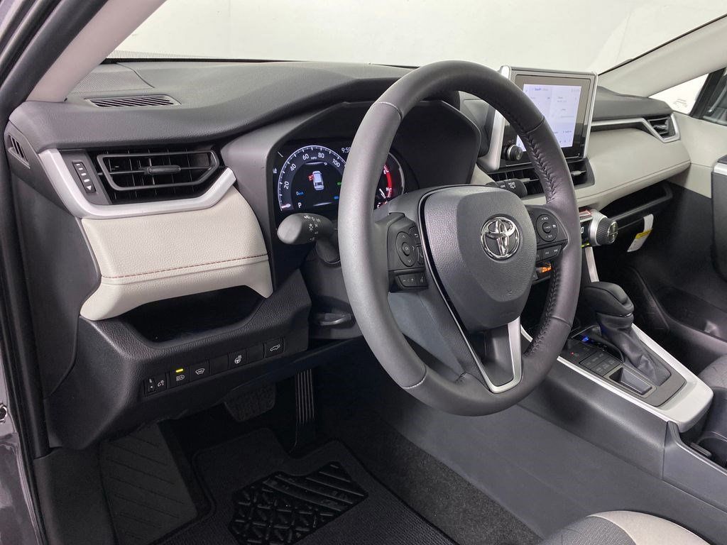 2025 Toyota RAV4 XLE Image 10 of 29