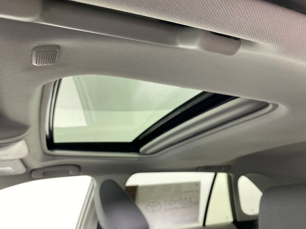 2025 Toyota RAV4 XLE Image 27 of 29