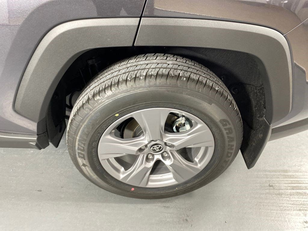 2025 Toyota RAV4 XLE Image 7 of 29