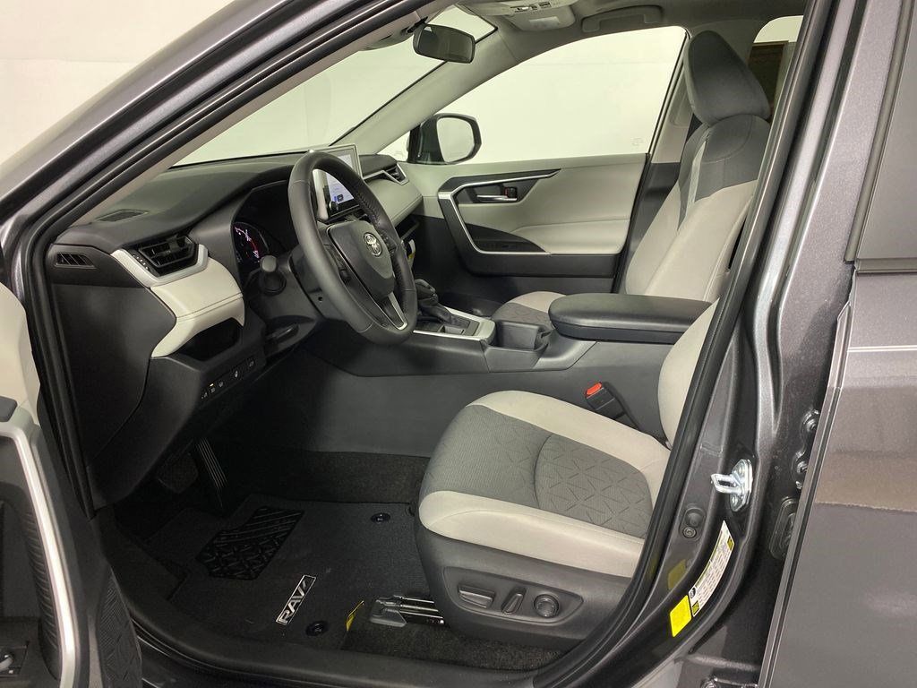 2025 Toyota RAV4 XLE Image 23 of 29