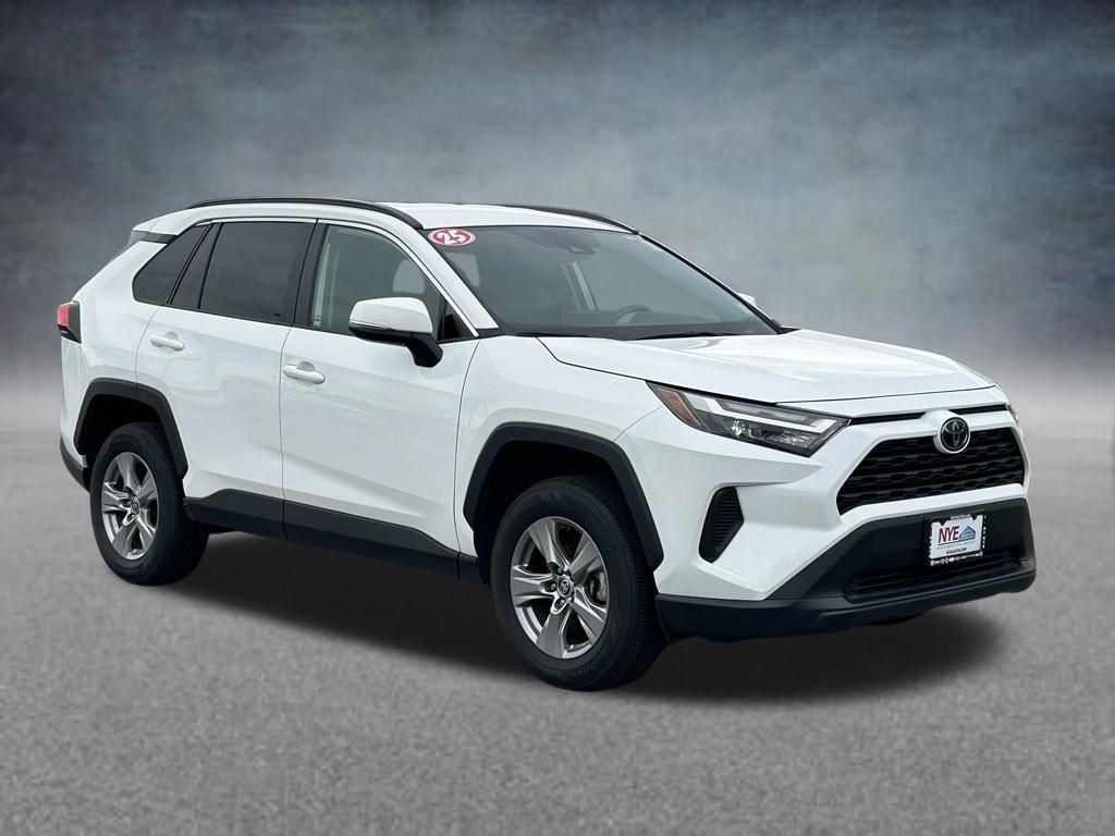 2025 Toyota RAV4 XLE Image 3 of 52