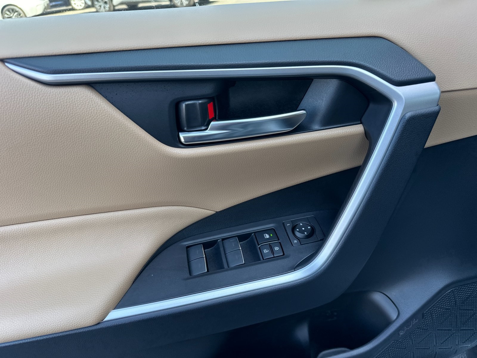 2025 Toyota RAV4 XLE Image 20 of 34