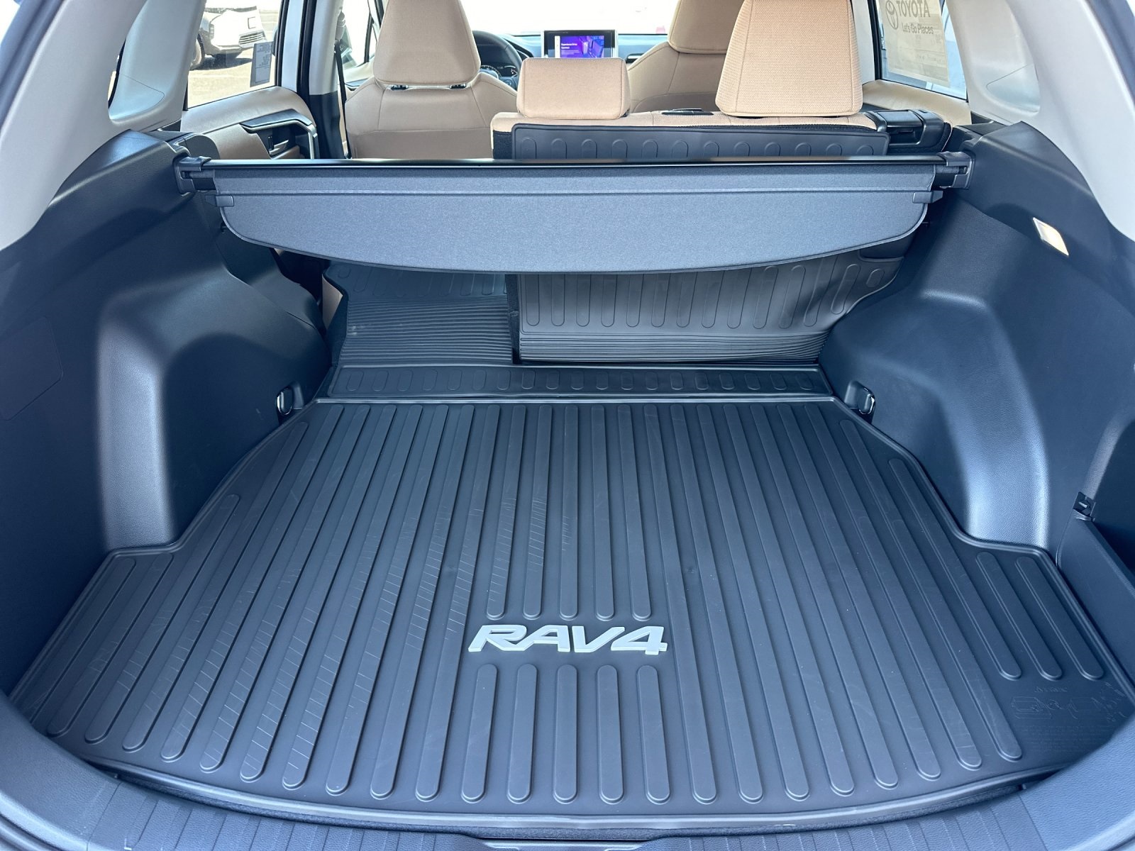 2025 Toyota RAV4 XLE Image 10 of 34
