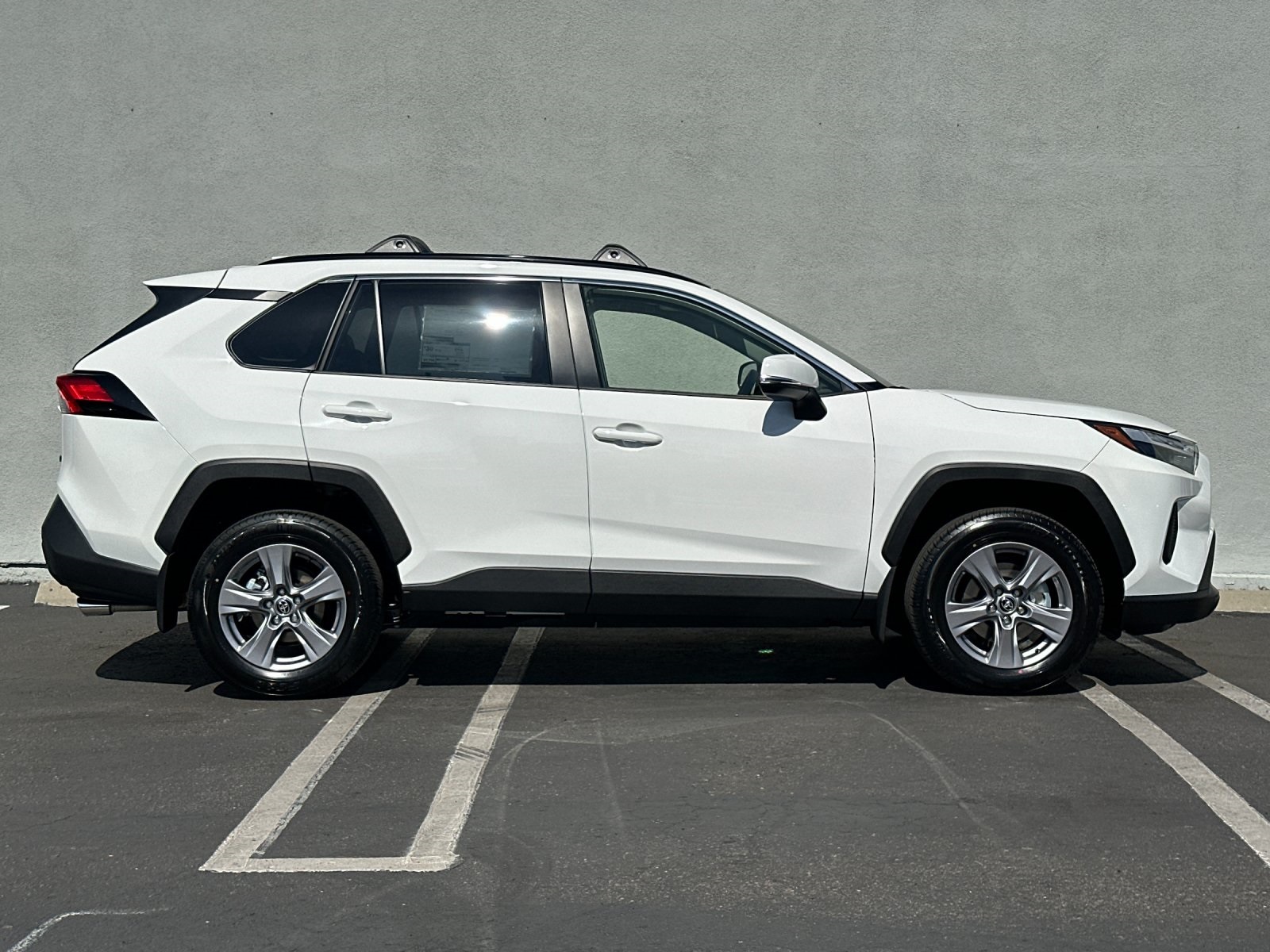 2025 Toyota RAV4 XLE Image 3 of 34