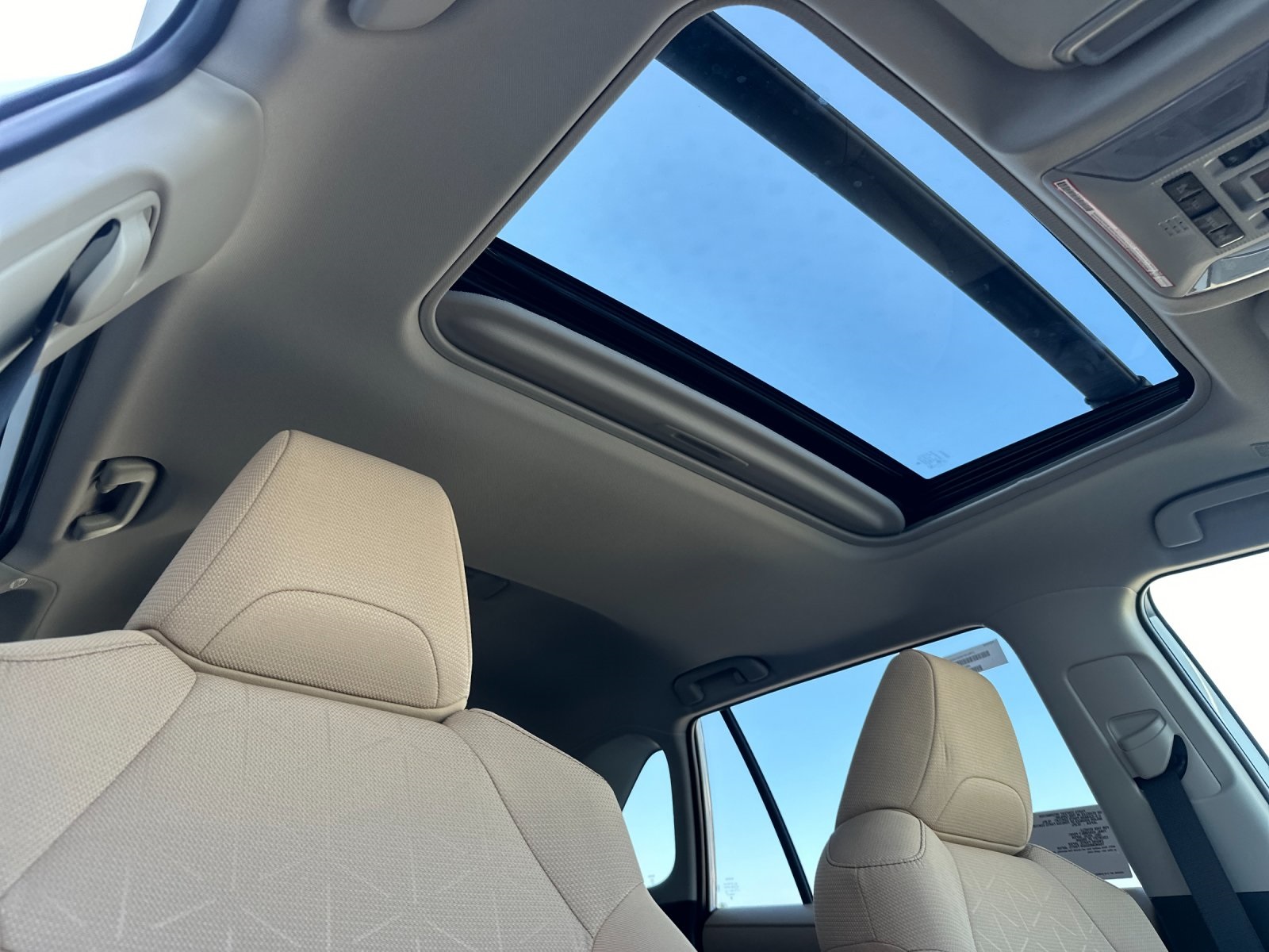 2025 Toyota RAV4 XLE Image 12 of 34