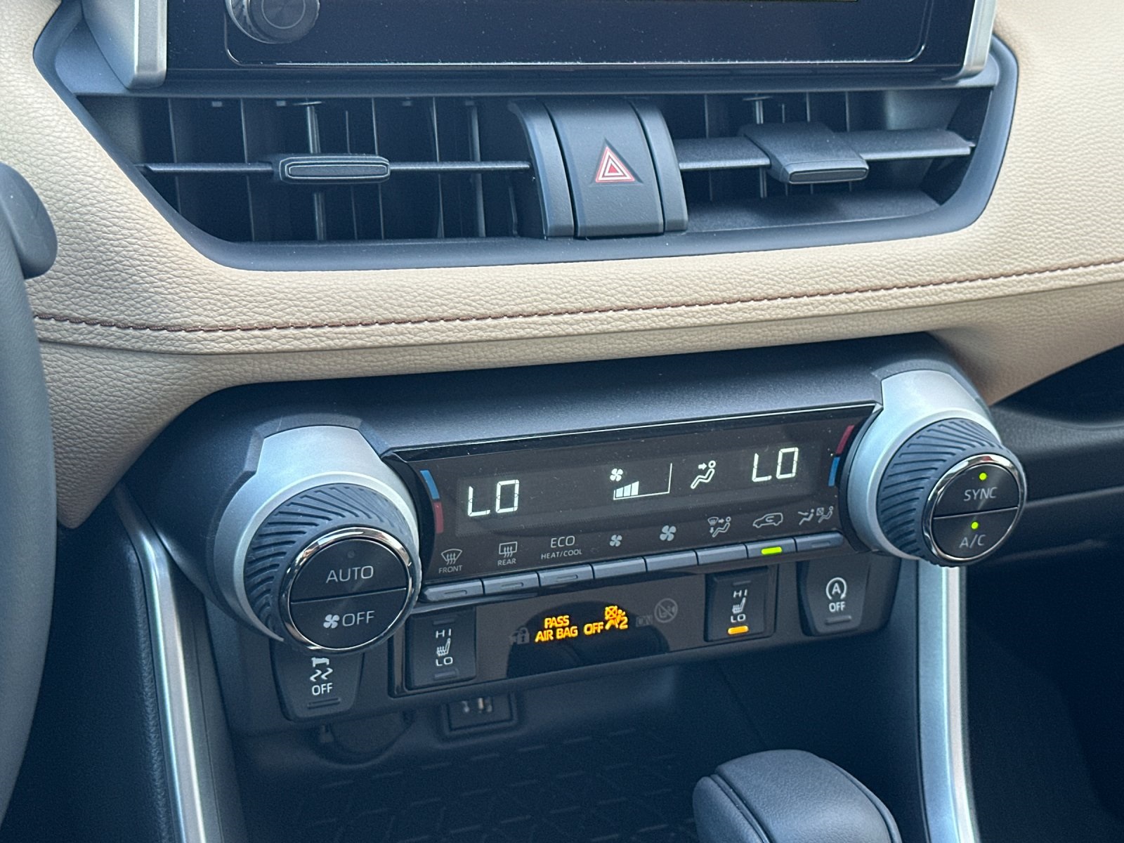 2025 Toyota RAV4 XLE Image 28 of 34