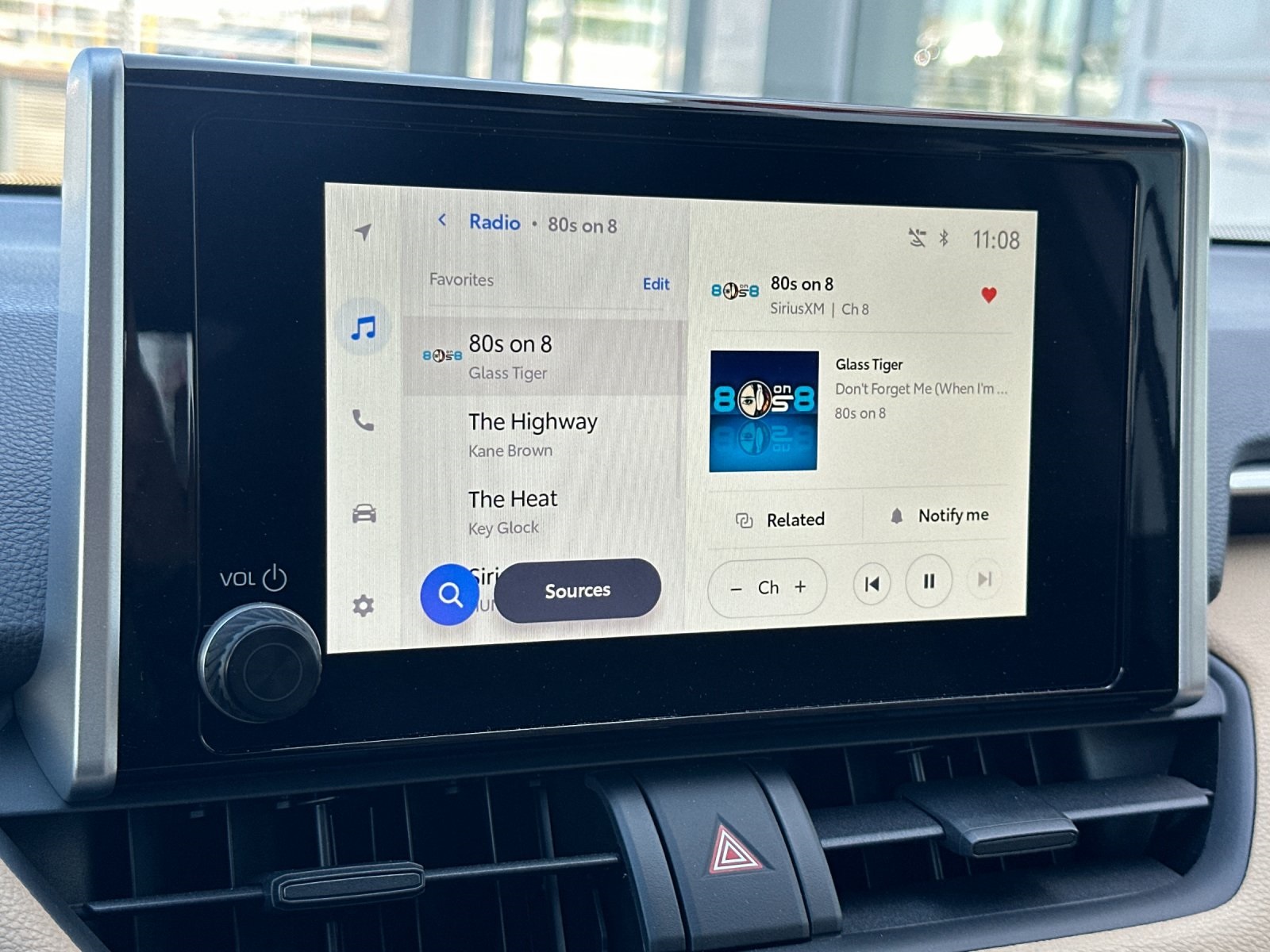 2025 Toyota RAV4 XLE Image 17 of 34