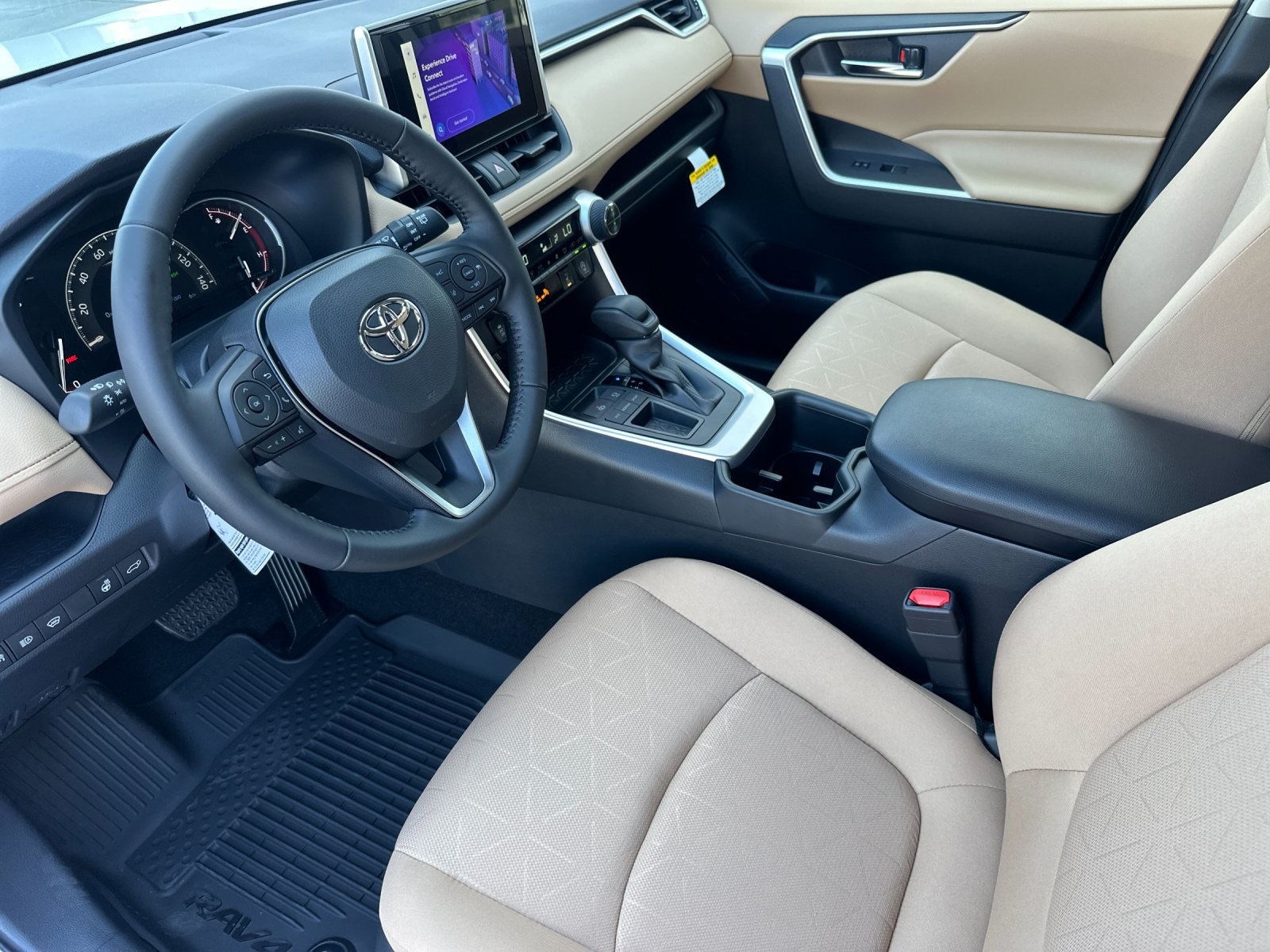 2025 Toyota RAV4 XLE Image 25 of 34