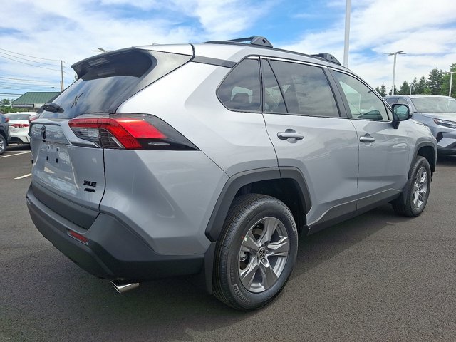 Vehicle image 4 of 24