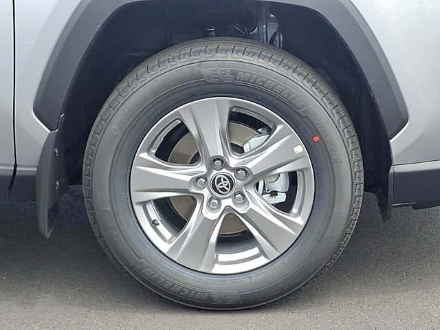 Vehicle image 7 of 24