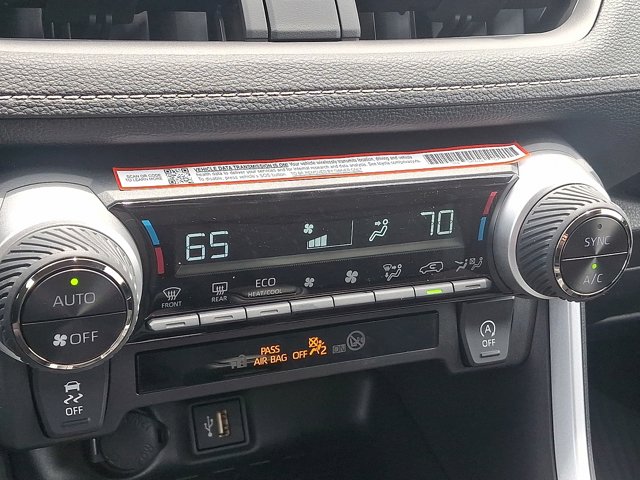 Vehicle image 13 of 24