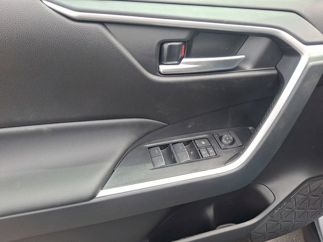 Vehicle image 10 of 24