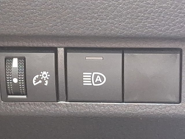 Vehicle image 21 of 24