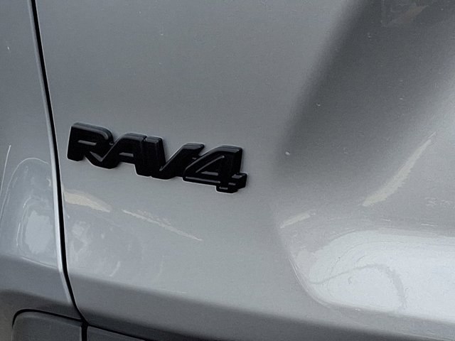 Vehicle image 23 of 24