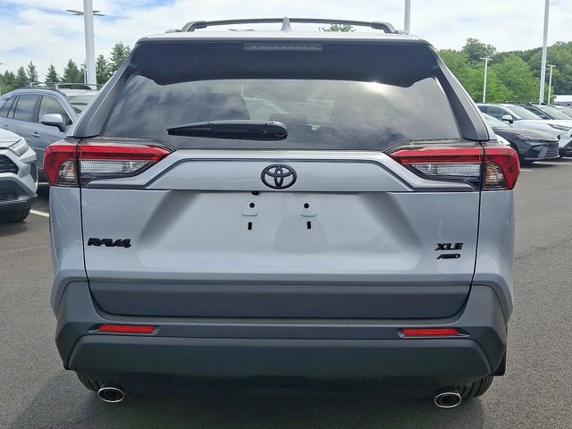 Vehicle image 5 of 24