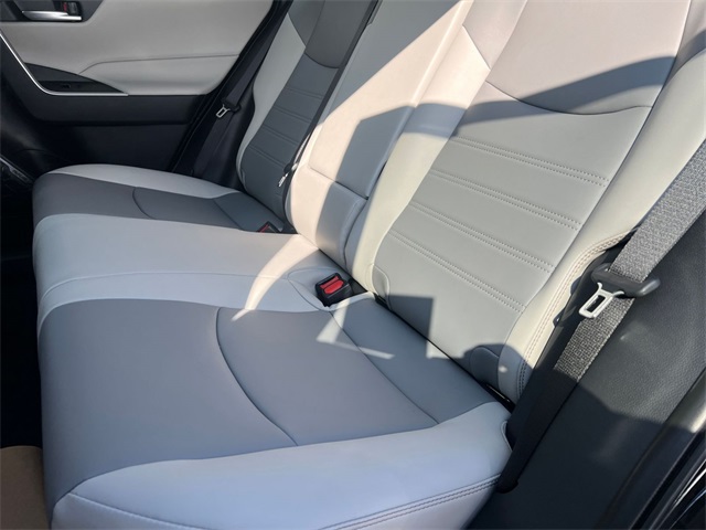Vehicle image 7 of 10
