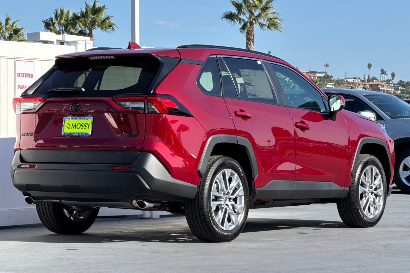 2025 Toyota RAV4 XLE Premium Image 7 of 27