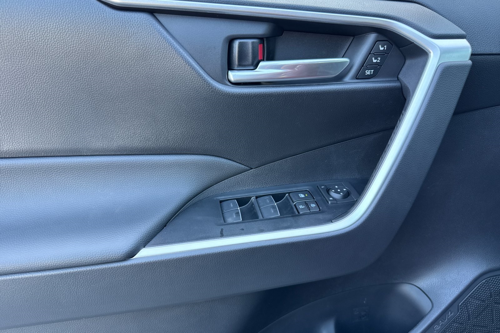 2025 Toyota RAV4 XLE Premium Image 22 of 27