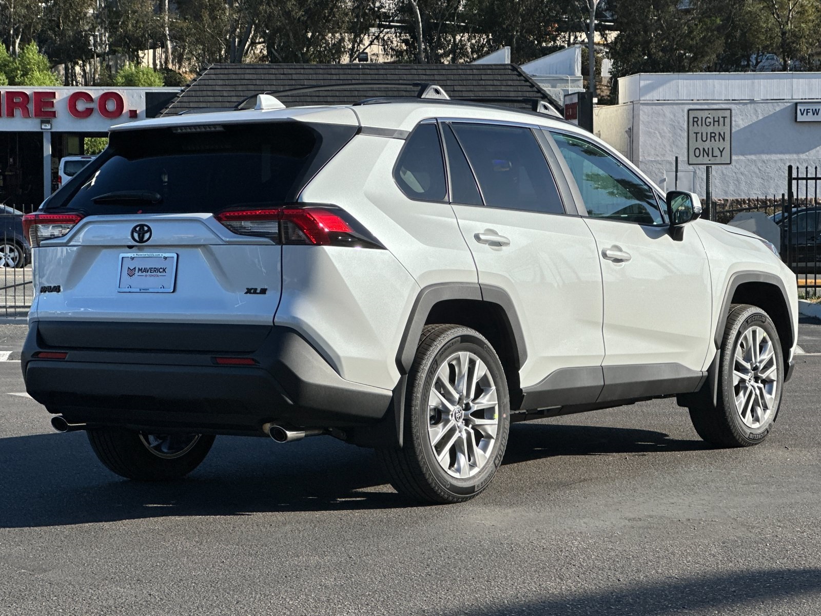 2025 Toyota RAV4 XLE Premium Image 5 of 34