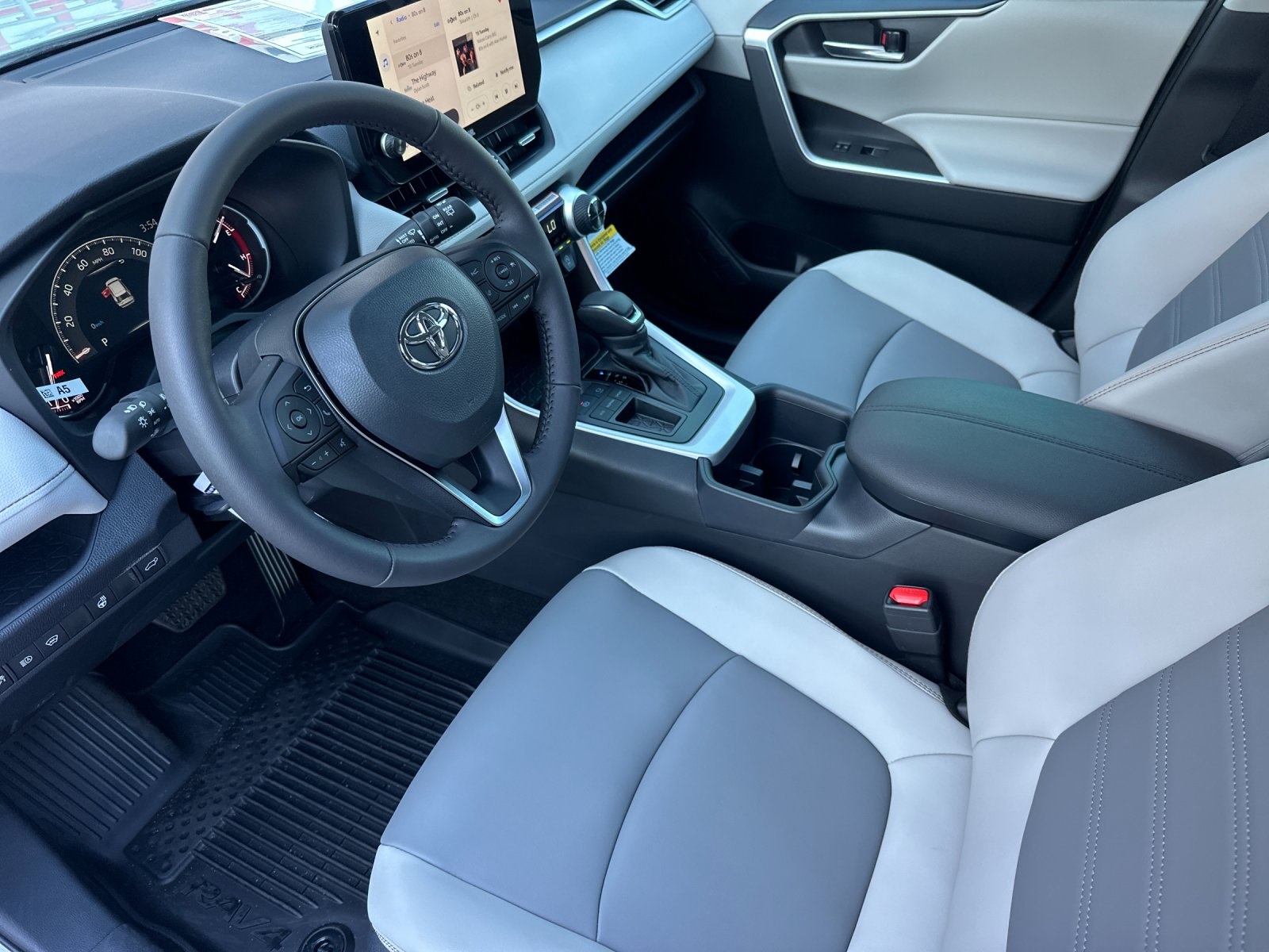 2025 Toyota RAV4 XLE Premium Image 14 of 34