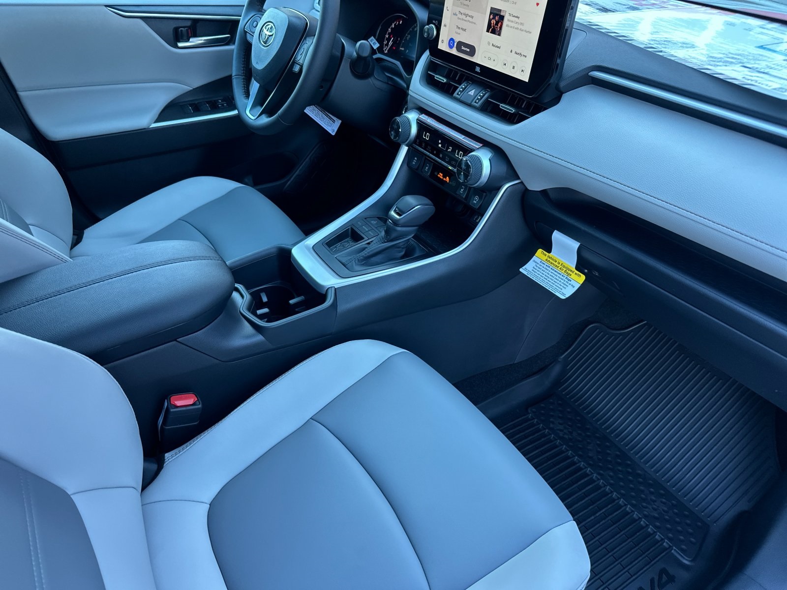 2025 Toyota RAV4 XLE Premium Image 27 of 34