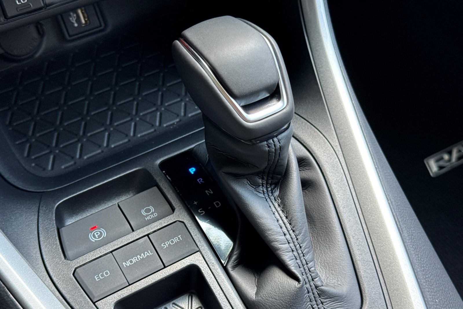 2025 Toyota RAV4 XLE Premium Image 20 of 28